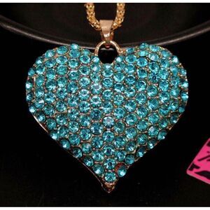 ✨ Betsey Johnson sparkling crystal heart ❤️ pendant ✨